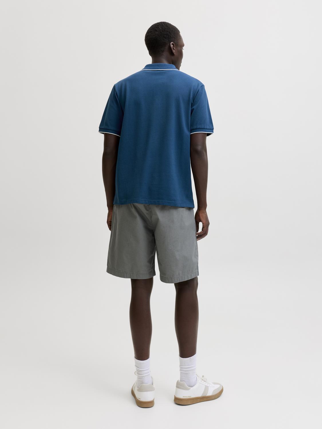 model_shot-back